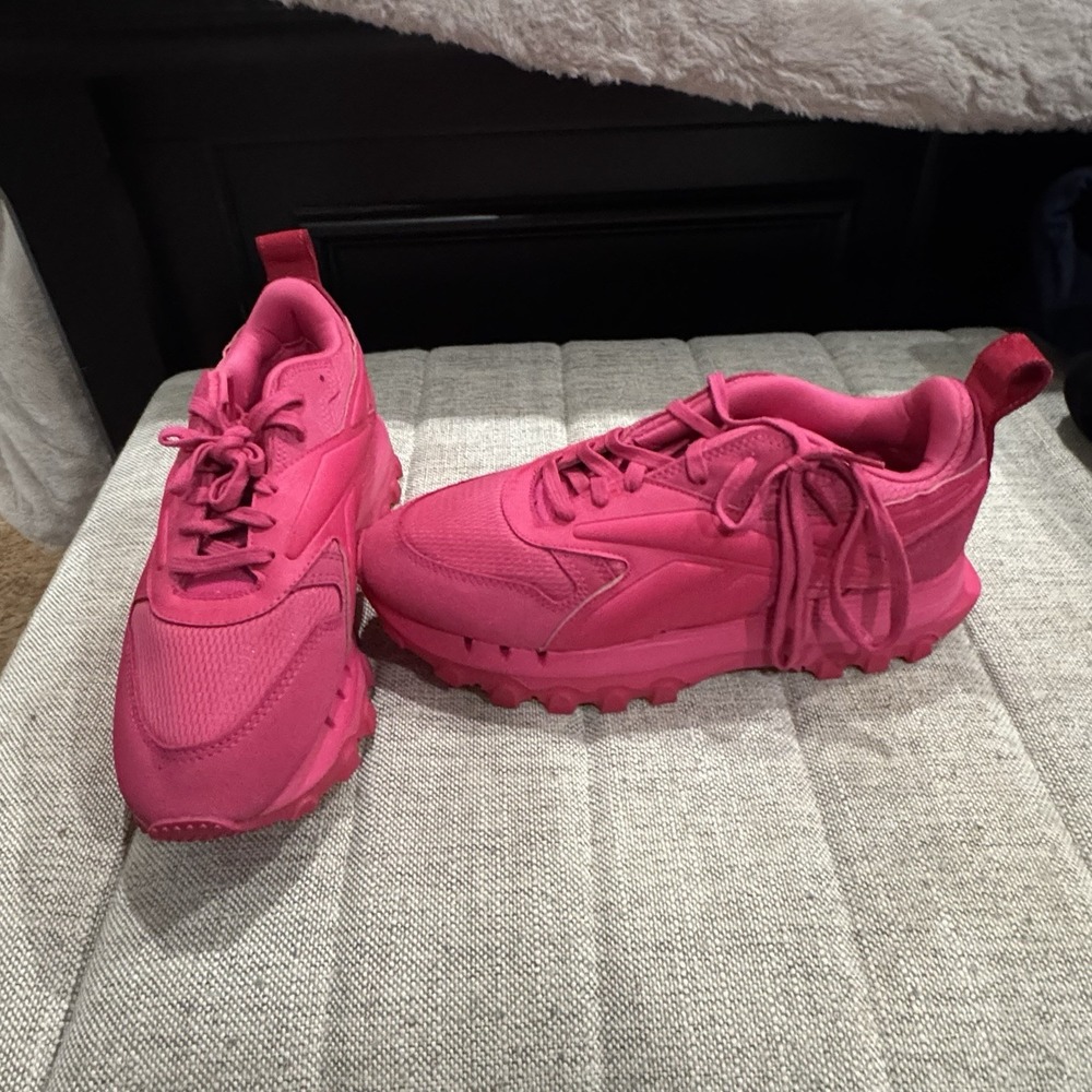 Reebok Classic Leather V2 x Cardi B Pink Fusion Women Size 9.5 GW8876